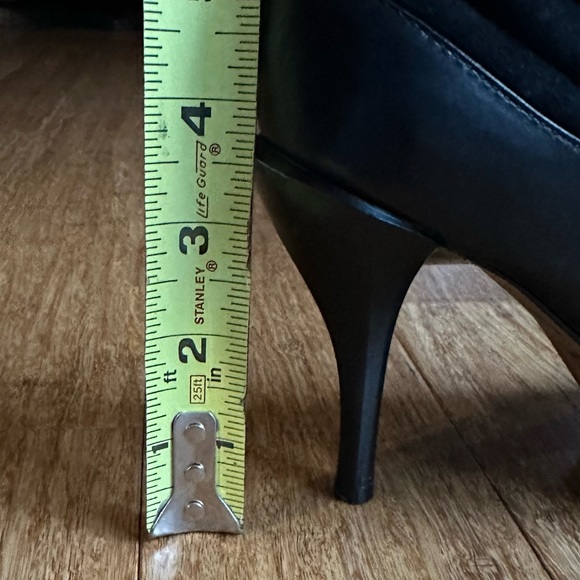 MODERN VINTAGE size 8 black buttery leather bootie 3.5” heel with side zip. - Picture 8 of 8